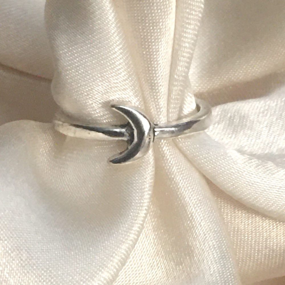 ❤️ 2 for $10 PRICE DROP 
Sweet Dreams Moon Ring